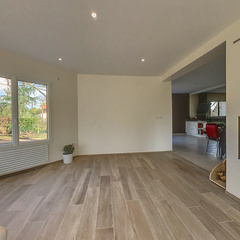 loading blurry tour image