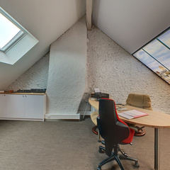 loading blurry tour image