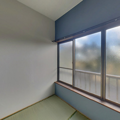 loading blurry tour image