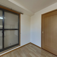 loading blurry tour image