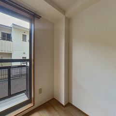 loading blurry tour image