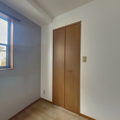 loading blurry tour image