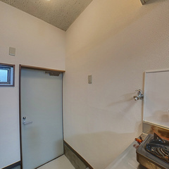 loading blurry tour image