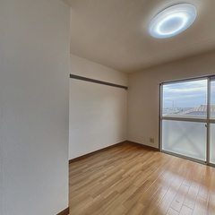 loading blurry tour image