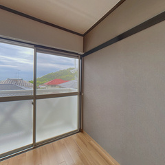 loading blurry tour image