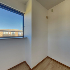 loading blurry tour image