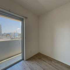 loading blurry tour image