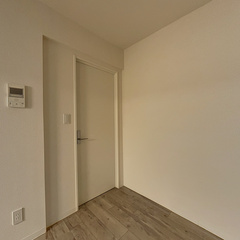 loading blurry tour image