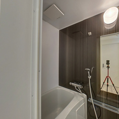 loading blurry tour image