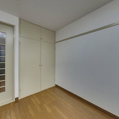 loading blurry tour image