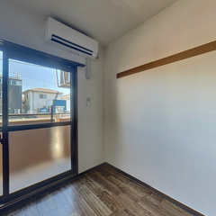 loading blurry tour image