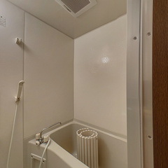 loading blurry tour image