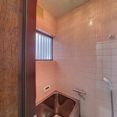 loading blurry tour image