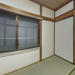 loading blurry tour image