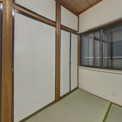 loading blurry tour image