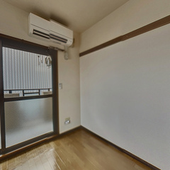 loading blurry tour image