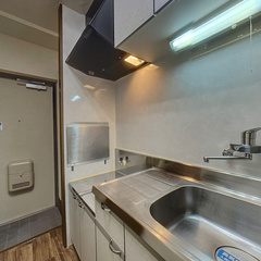 loading blurry tour image