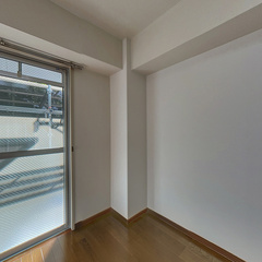 loading blurry tour image