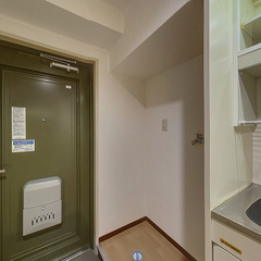 loading blurry tour image