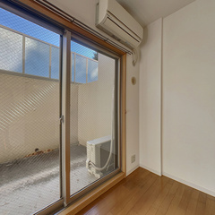 loading blurry tour image