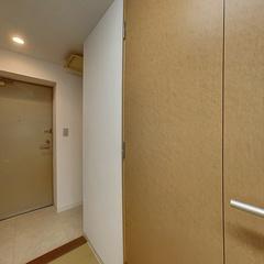 loading blurry tour image