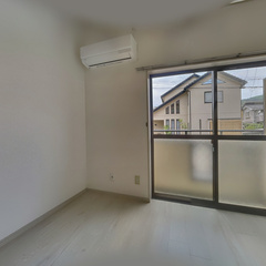 loading blurry tour image