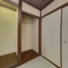 loading blurry tour image