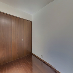 loading blurry tour image