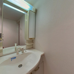 loading blurry tour image