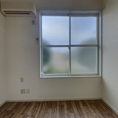 loading blurry tour image