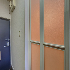 loading blurry tour image