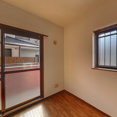 loading blurry tour image