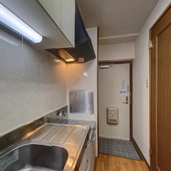 loading blurry tour image