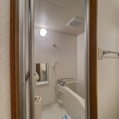 loading blurry tour image