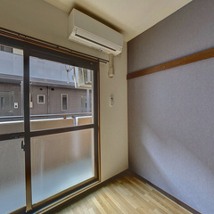 loading blurry tour image