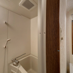 loading blurry tour image