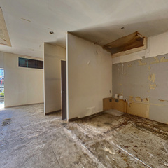 loading blurry tour image