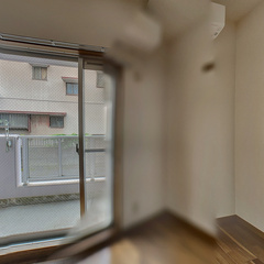 loading blurry tour image