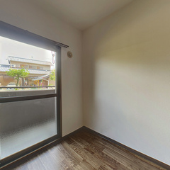 loading blurry tour image