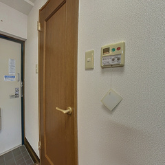 loading blurry tour image