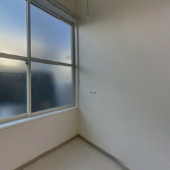 loading blurry tour image