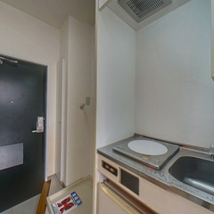 loading blurry tour image