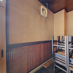 loading blurry tour image