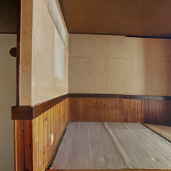 loading blurry tour image