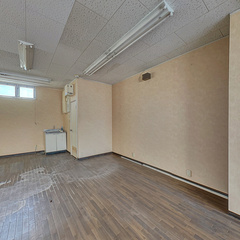 loading blurry tour image