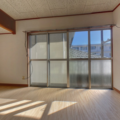 loading blurry tour image