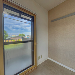 loading blurry tour image