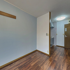 loading blurry tour image