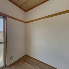 loading blurry tour image