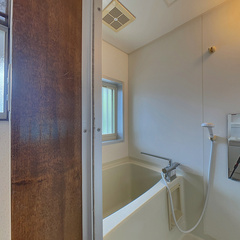 loading blurry tour image